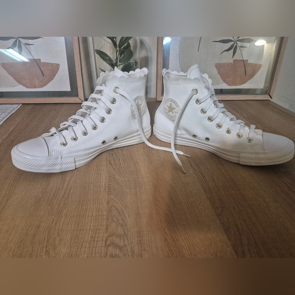 Converse Women's Chuck Taylor Shoes - White (See Little Damage In Last Photo) - Picture 3 of 8